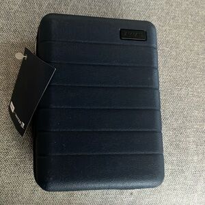 NWT Away toiletry kit